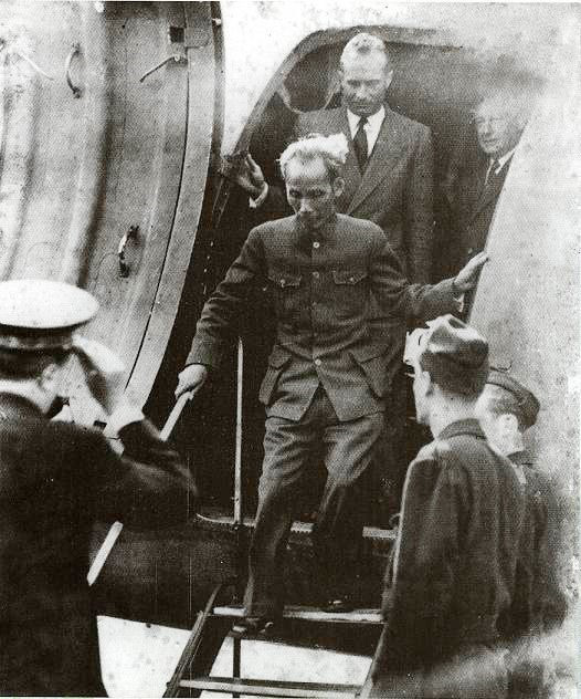 Chuyến thăm Pháp kéo dài hơn 4 tháng (31/5-20/10/1946) của Bác Hồ với tư cách là nguyên thủ quốc gia của nước Việt Nam Dân chủ cộng hòa là một trong những hoạt động đối ngoại quan trọng nhất của Chính phủ Việt Nam trong những năm 1945-1946 để cứu vãn nền hòa bình trong khi thực dân Pháp đang quyết tâm xâm lược Việt Nam một lần nữa. (Ảnh: Tư liệu/TTXVN phát)