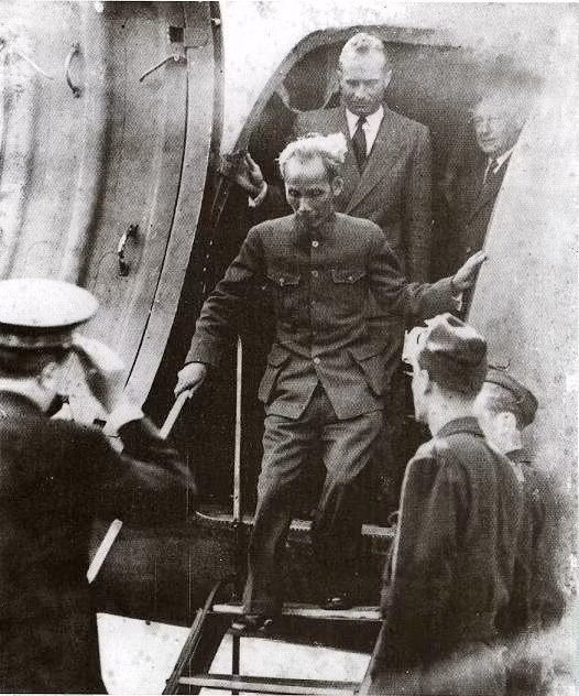 Chuyến thăm Pháp kéo dài hơn 4 tháng (31/5-20/10/1946) của Bác Hồ với tư cách là nguyên thủ quốc gia của nước Việt Nam Dân chủ cộng hòa là một trong những hoạt động đối ngoại quan trọng nhất của Chính phủ Việt Nam trong những năm 1945-1946 để cứu vãn nền hòa bình trong khi thực dân Pháp đang quyết tâm xâm lược Việt Nam một lần nữa. (Ảnh: Tư liệu/TTXVN phát)