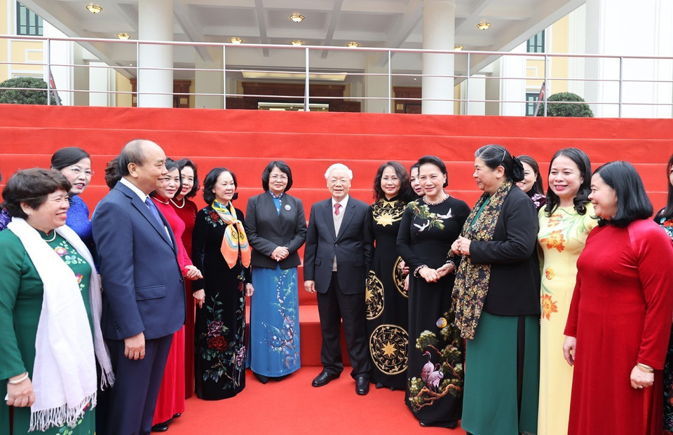 Tổng Bí thư, Chủ tịch nước Nguyễn Phú Trọng, Thủ tướng Nguyễn Xuân Phúc và Chủ tịch Quốc hội Nguyễn Thị Kim Ngân với các đồng chí lãnh đạo Đảng, Nhà nước và các đại biểu dự Hội nghị. (Ảnh: Trí Dũng/TTXVN)