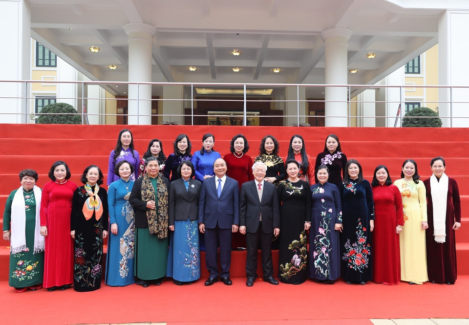  Tổng Bí thư, Chủ tịch nước Nguyễn Phú Trọng, Thủ tướng Nguyễn Xuân Phúc và Chủ tịch Quốc hội Nguyễn Thị Kim Ngân với các đồng chí lãnh đạo Đảng, Nhà nước và các đại biểu dự Hội nghị. (Ảnh: Trí Dũng/TTXVN)