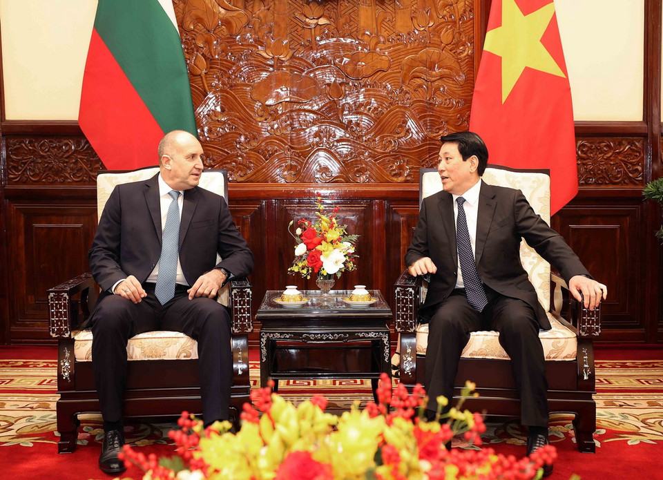 Chủ tịch nước Lương Cường hội đàm hẹp với Tổng thống Bulgaria Rumen Radev. (Ảnh: Lâm Khánh/TTXVN)