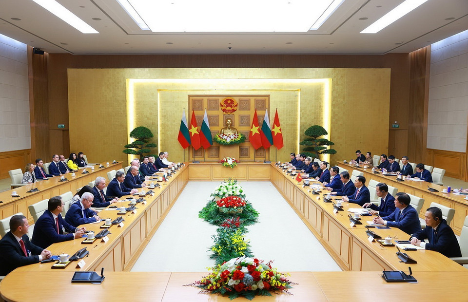 Thủ tướng Phạm Minh Chính hội kiến Tổng thống Cộng hòa Bulgaria Rumen Radev. (Ảnh: Dương Giang/TTXVN)