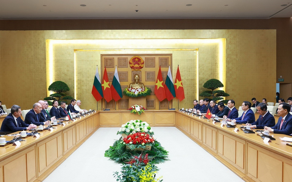 Thủ tướng Phạm Minh Chính hội kiến Tổng thống Cộng hòa Bulgaria Rumen Radev. (Ảnh: Dương Giang/TTXVN)