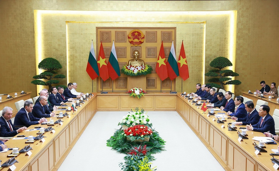 Thủ tướng Phạm Minh Chính hội kiến Tổng thống Cộng hòa Bulgaria Rumen Radev. (Ảnh: Dương Giang/TTXVN)