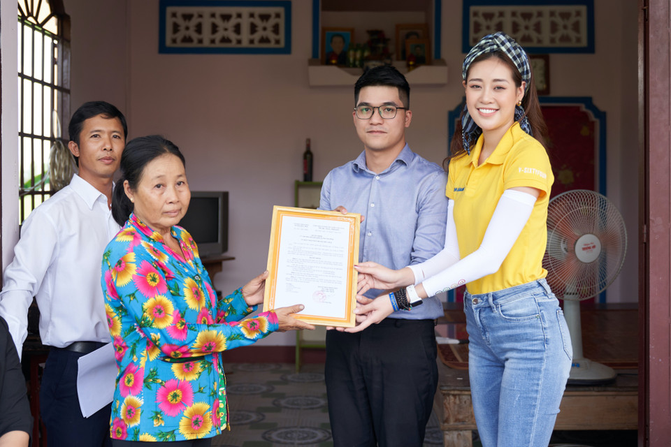  Việc căn nhà được hỗ trợ sửa chữa không chỉ có ý nghĩa về vật chất mà còn thể hiện sự quan tâm của cộng đồng đối với các gia đình có công với đất nước. (Ảnh: Sang Đào/Vietnam+)