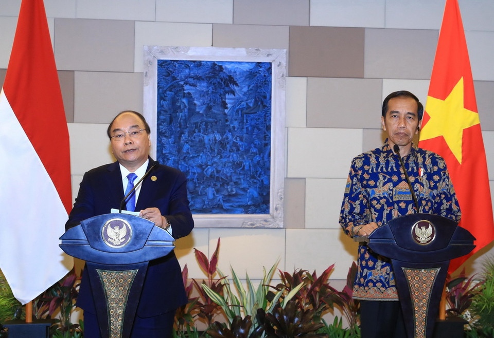  Thủ tướng Nguyễn Xuân Phúc và Tổng thống nước Cộng hòa Indonesia Joko Widodo gặp gỡ báo chí sau hội đàm. (Ảnh: Thống Nhất/TTXVN)