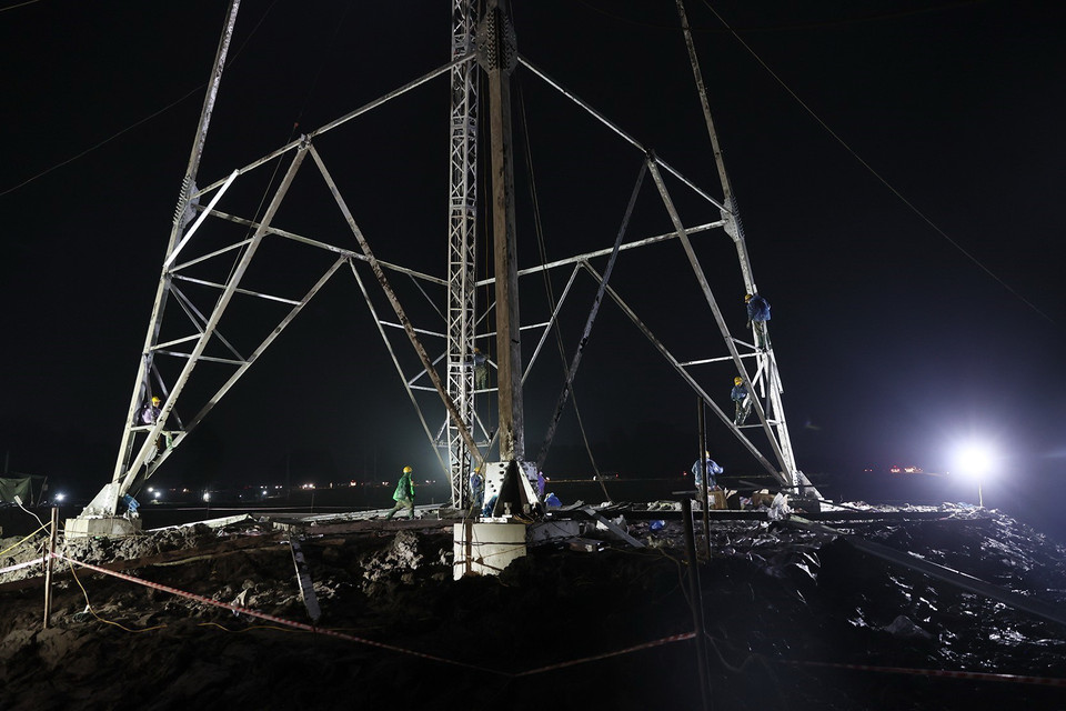 Công trường thi công Dự án Đường dây 500kV Nam Định 1-Thanh Hóa trên địa bàn xã Hà Hải, huyện Hà Trung, tỉnh Thanh Hóa. (Ảnh: Dương Giang/TTXVN)