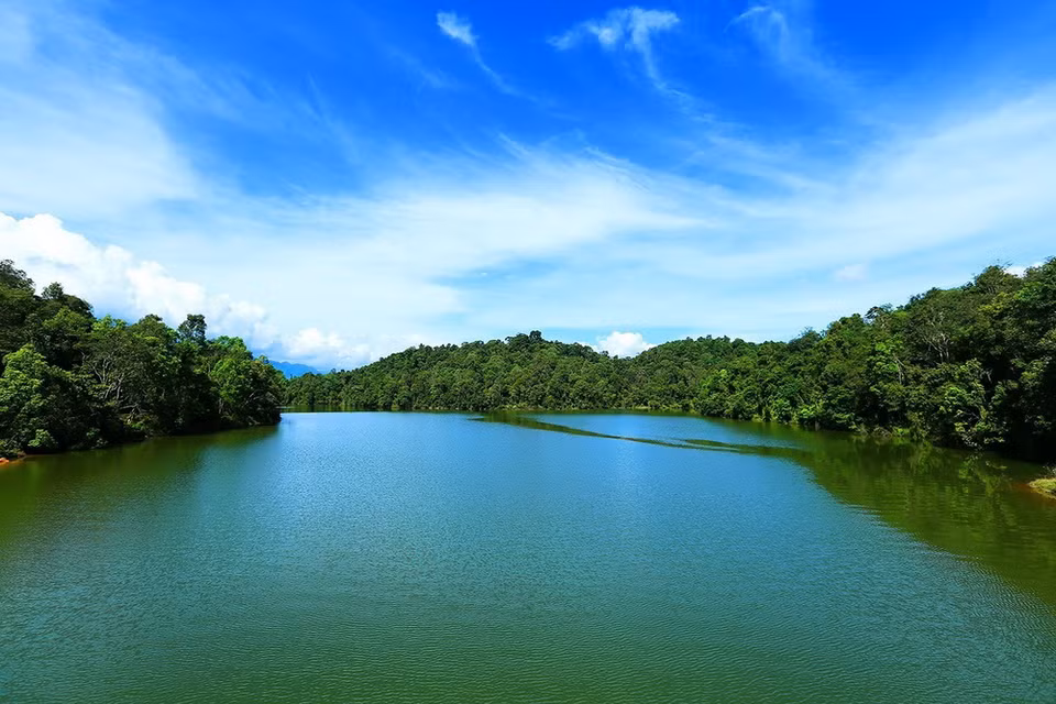 Hồ Pá Khoang nằm trong quần thể khu du lịch Pá Khoang thuộc địa phận xã Mường Phăng, huyện Điện Biên (tỉnh Điện Biên) có tổng diện tích 2.400ha. (Ảnh: Phan Tuấn Anh/TTXVN)