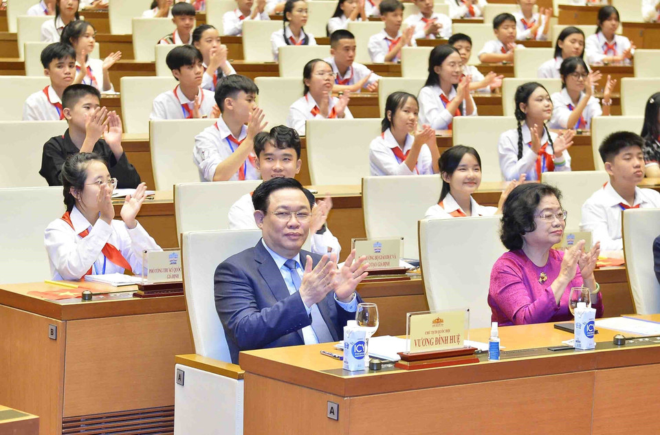 Chủ tịch Quốc hội Vương Đình Huệ dự Phiên họp giả định Quốc hội Trẻ em lần thứ nhất năm 2023. (Ảnh: Minh Đức/TTXVN)