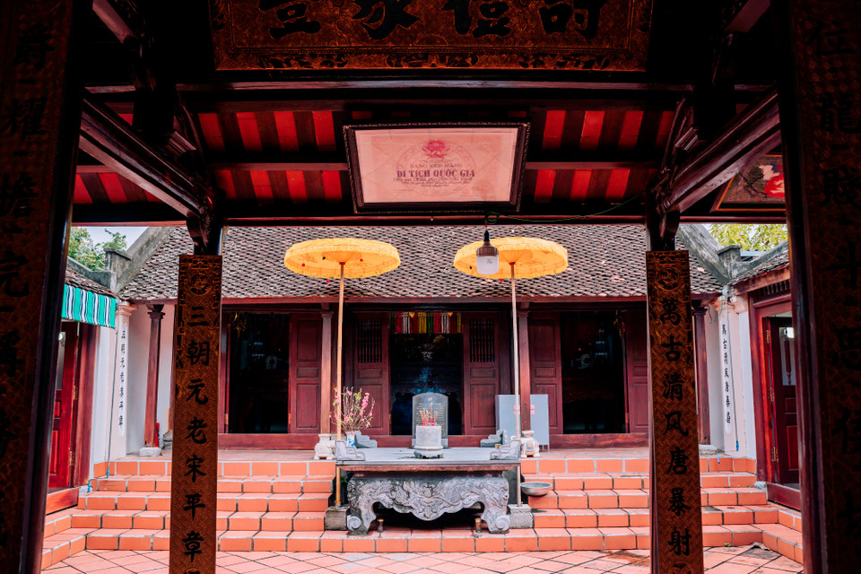 Làng Quỳnh Đôi là một làng nhỏ gần biển nổi tiếng với truyền thống hiếu học, khổ luyện thành tài, gắn với tên gọi Làng khoa bảng mà trong dân gian đã truyền tụng “Bắc Hà Hành Thiện, Hoan Diễn Quỳnh Đôi.” (Ảnh: Mai Mai/Vietnam+)