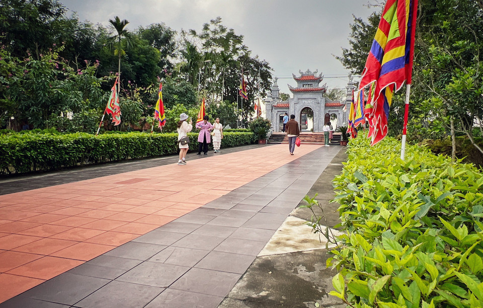Các điểm di tích của "làng cá gỗ" này nay đã trở thành điểm dừng chân của đông đảo du khách thập phương. (Ảnh: Mai Mai/Vietnam+)