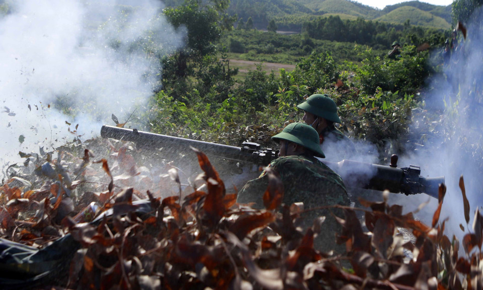 Lực lượng hỏa lực công phá các mục tiêu. (Ảnh: Hoàng Hùng/TTXVN)