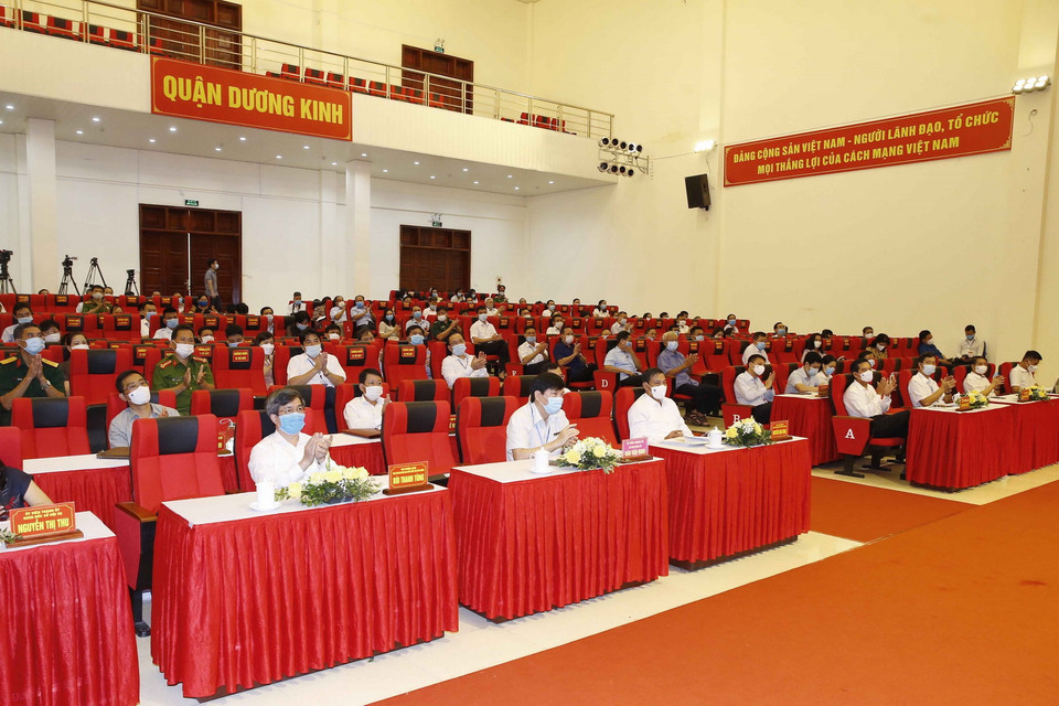 Đại biểu và cử tri dự Hội nghị. (Ảnh: Doãn Tấn/TTXVN)