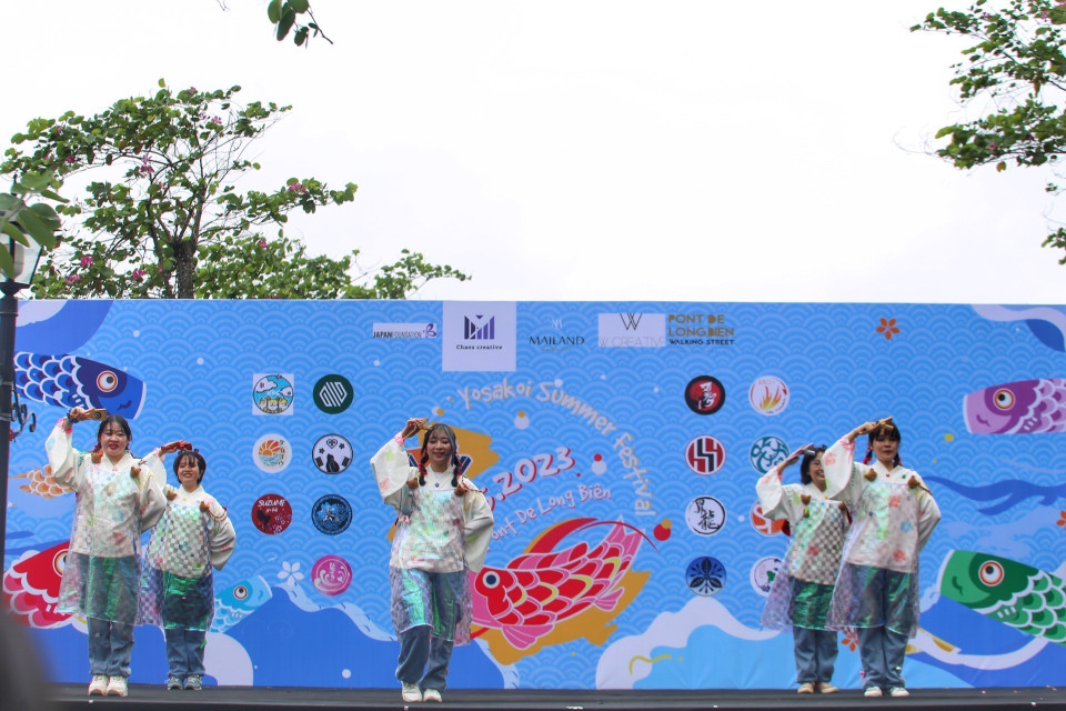 Sôi động các tiết mục trình diễn Yosakoi. (Ảnh: Tuấn Đức/TTXVN)