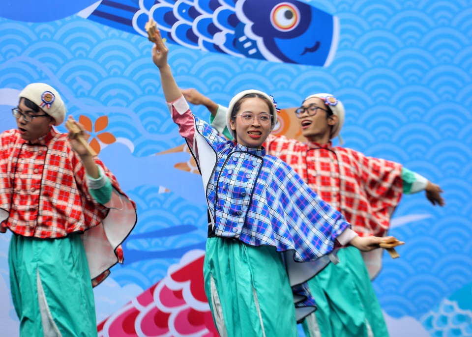 Sôi động các tiết mục trình diễn Yosakoi. (Ảnh: Tuấn Đức/TTXVN)