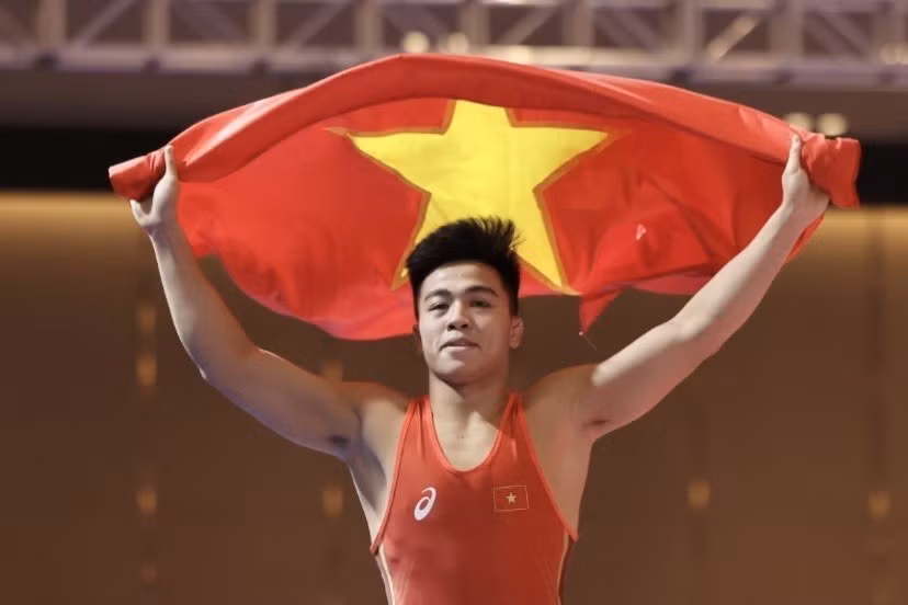 Vận động viên Nguyễn Công Mạnh giành huy chương Vàng ở hạng cân 72kg - huy chương Vàng thứ 2 của đội tuyển Vật. (Ảnh: Minh Quyết/TTXVN)