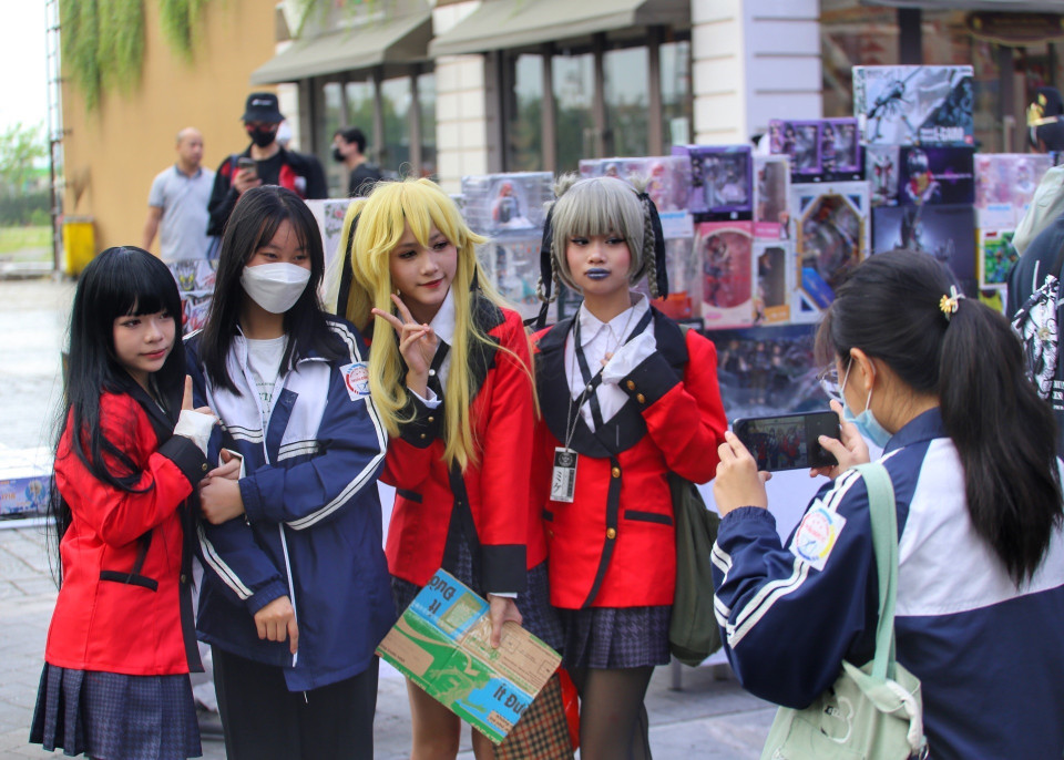 Các bạn trẻ với những bộ trang phục cosplay các nhân vật truyện tranh Nhật Bản. (Ảnh: Tuấn Đức/TTXVN)