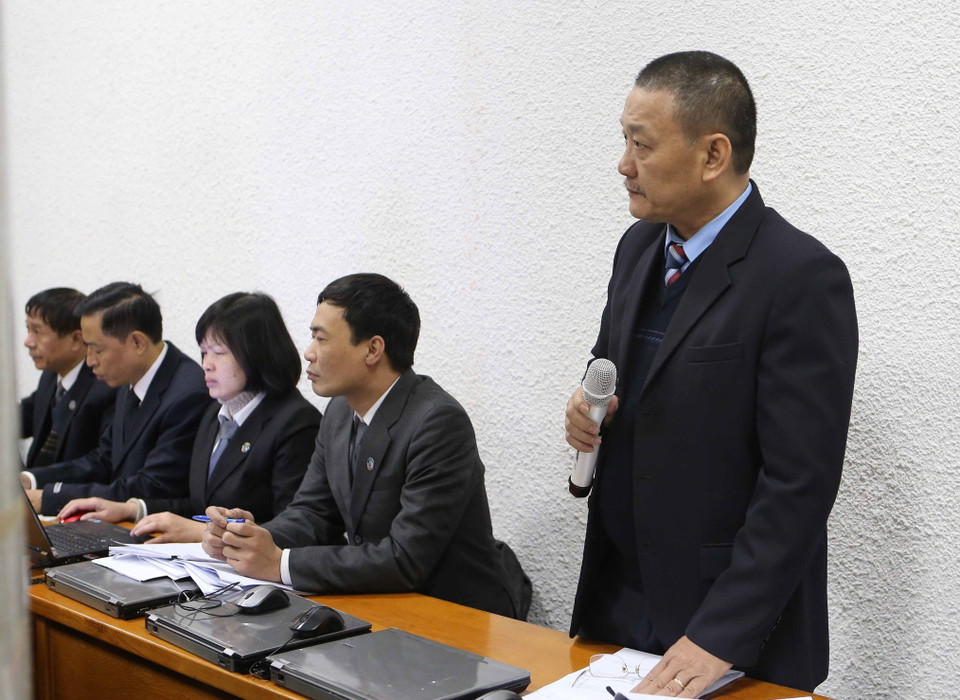 Luật sư đặt câu hỏi với bị cáo tại phiên tòa xét xử Trịnh Xuân Thanh và đồng phạm sáng 10/1/2018. (Ảnh: Doãn Tấn/TTXVN)