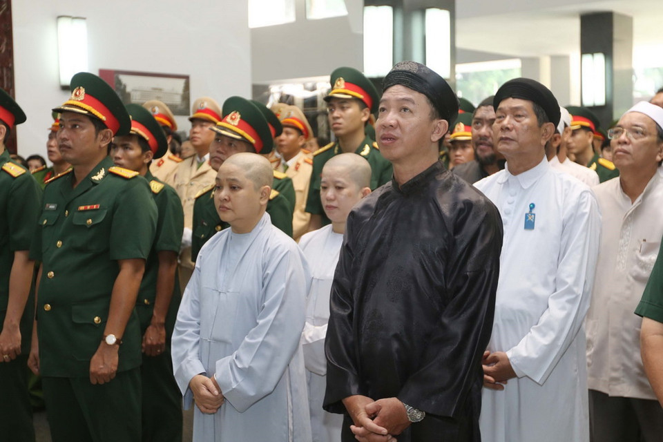 Cán bộ, chiến sỹ và các tầng lớp nhân dân các tỉnh thành phố khu vực phía Nam dự Lễ truy điệu Chủ tịch nước Trần Đại Quang tại Hội trường Thống nhất Thành phố Hồ Chí Minh.(Ảnh: Thanh Vũ/TTXVN)