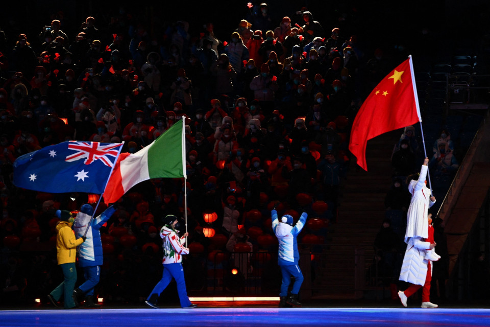 Các em nhỏ biểu diễn tại lễ bế mạc Thế vận hội (Olympic) mùa Đông Bắc Kinh 2022, ngày 20/2/2022. (Ảnh: AFP/ TTXVN)