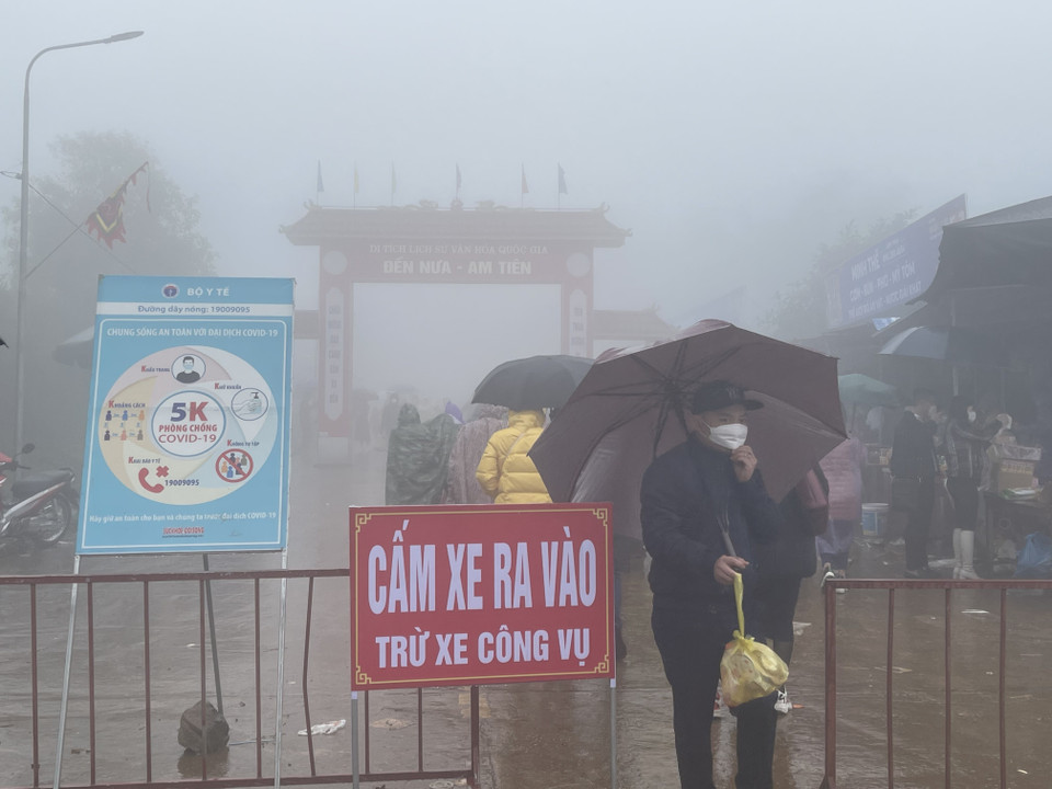 Huyện Triệu Sơn tăng cường công tác phòng chống dịch COVID-19 trong mùa lễ hội. (Ảnh: Hoa Mai/TTXVN)