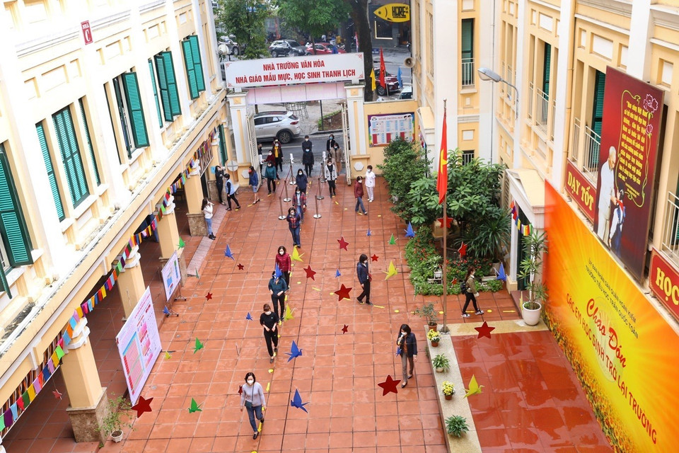 Học sinh xếp hàng chuẩn bị vào lớp. (Ảnh: Tuấn Đức/TTXVN)