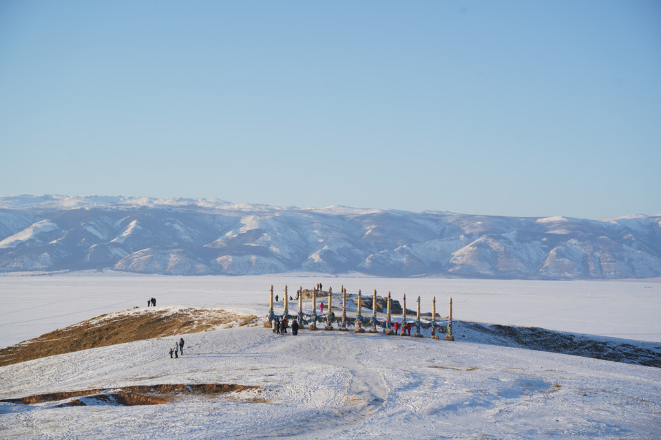Toàn cảnh bãi cột gỗ Shaman trên Mũi Burkhan . (Ảnh: Duy Trinh/TTXVN)