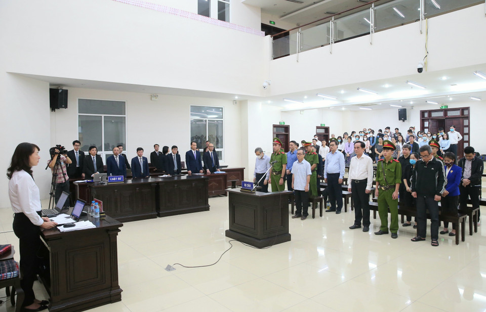 Các bị cáo nghe Hội đồng xét xử tuyên án. (Ảnh: Doãn Tấn/TTXVN)