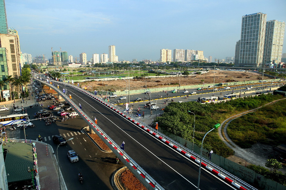  Nút giao thông cầu vượt Hoàng Minh Giám-Nguyễn Chánh, quận Cầu Giấy. (Ảnh: Huy Hùng/TTXVN)