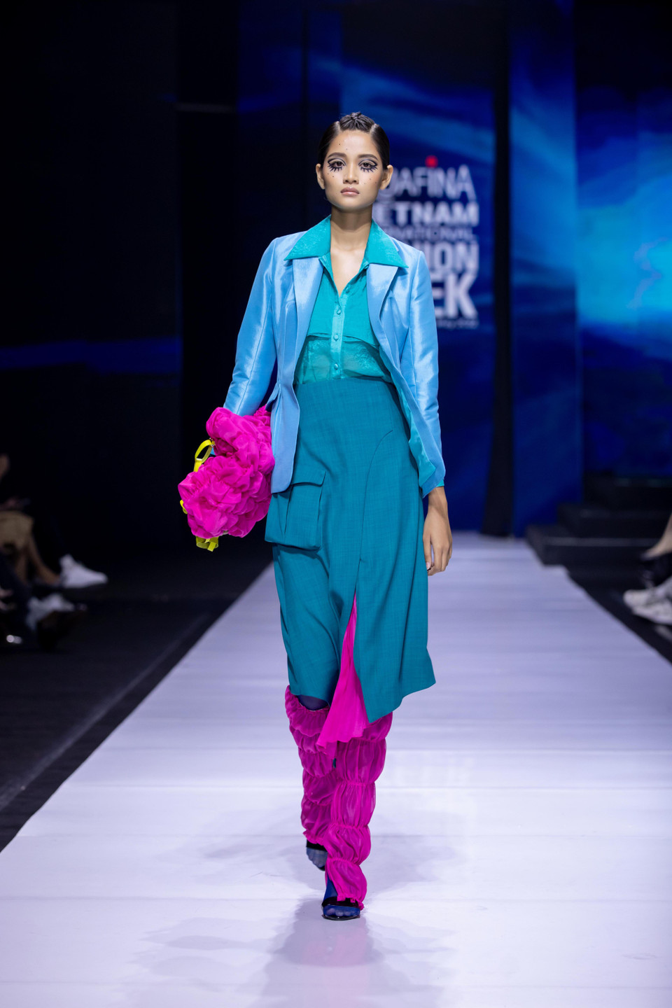 Thiết kế trong bộ sưu tập ‘Hidden Gem’ (Ngọc quý trong đá) của Tiny Ink by Hoàng Quyên. (Ảnh: CTV/Vietnam+)