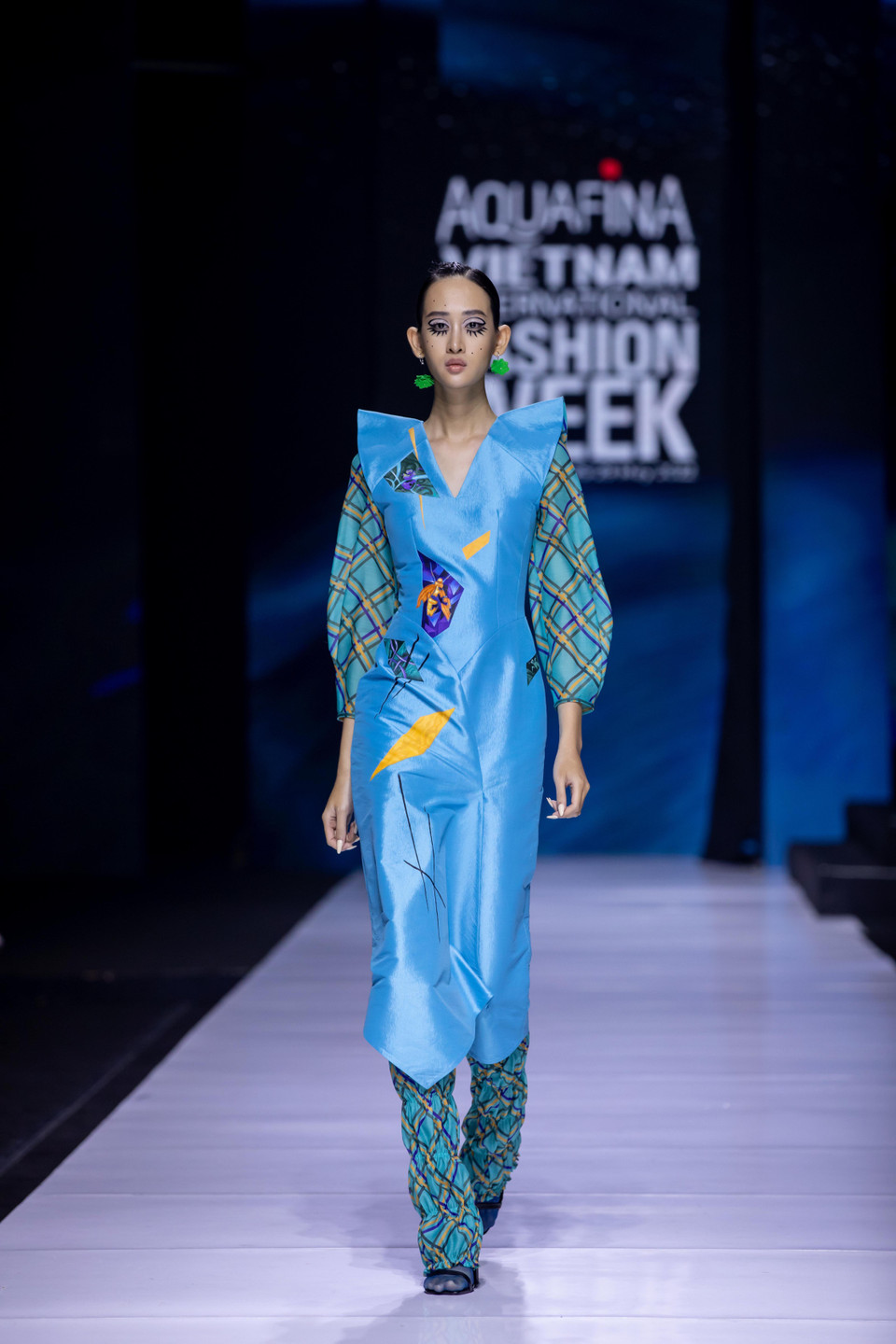 Thiết kế trong bộ sưu tập ‘Hidden Gem’ (Ngọc quý trong đá) của Tiny Ink by Hoàng Quyên. (Ảnh: CTV/Vietnam+)