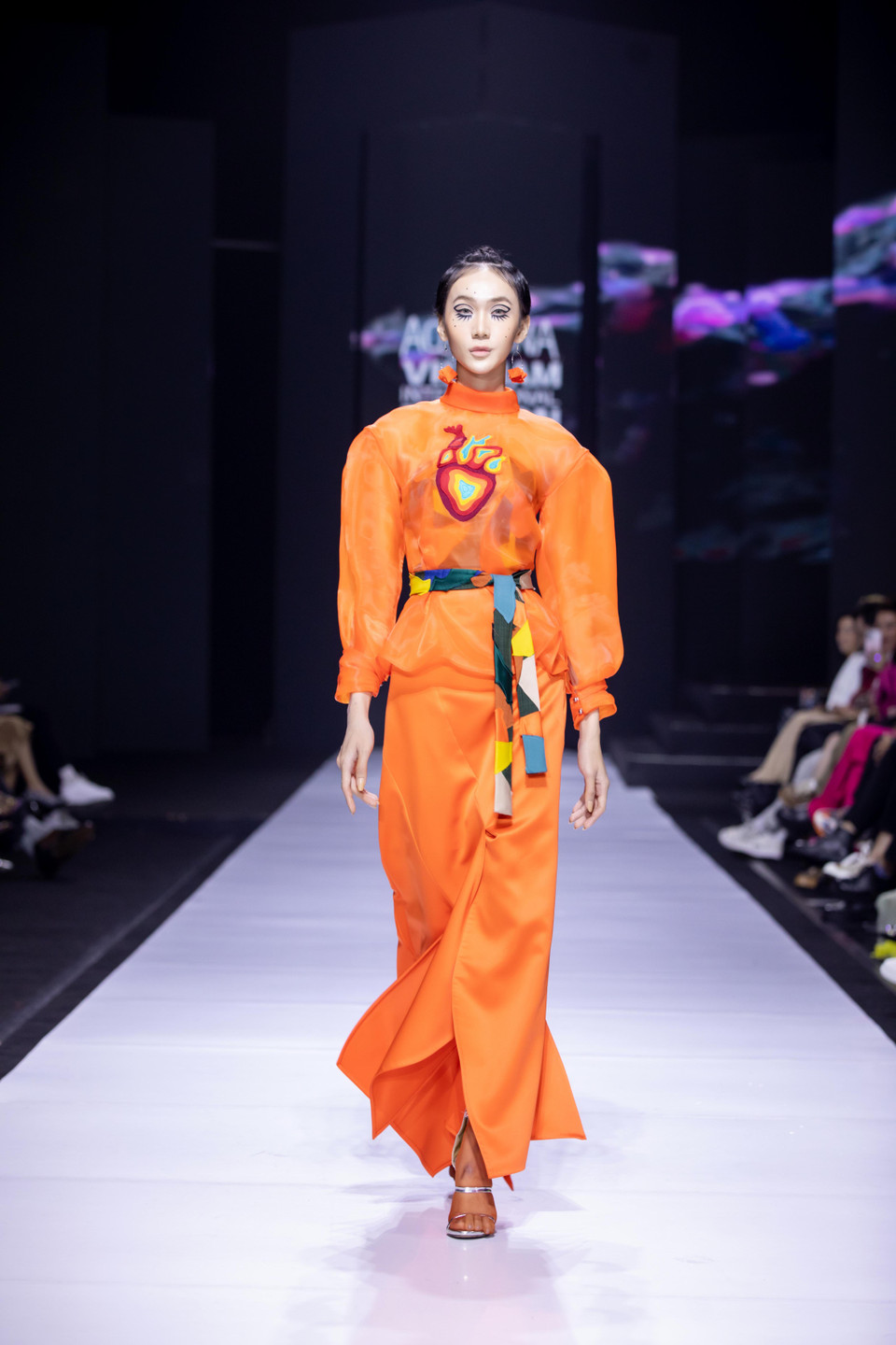 Hoàng Quyên đã chọn sử dụng vải Faslink - loại vải được tạo nên từ các yếu tố có nguồn gốc tự nhiên làm chất liệu thiết kế cho bộ sưu tập. (Ảnh: CTV/Vietnam+)