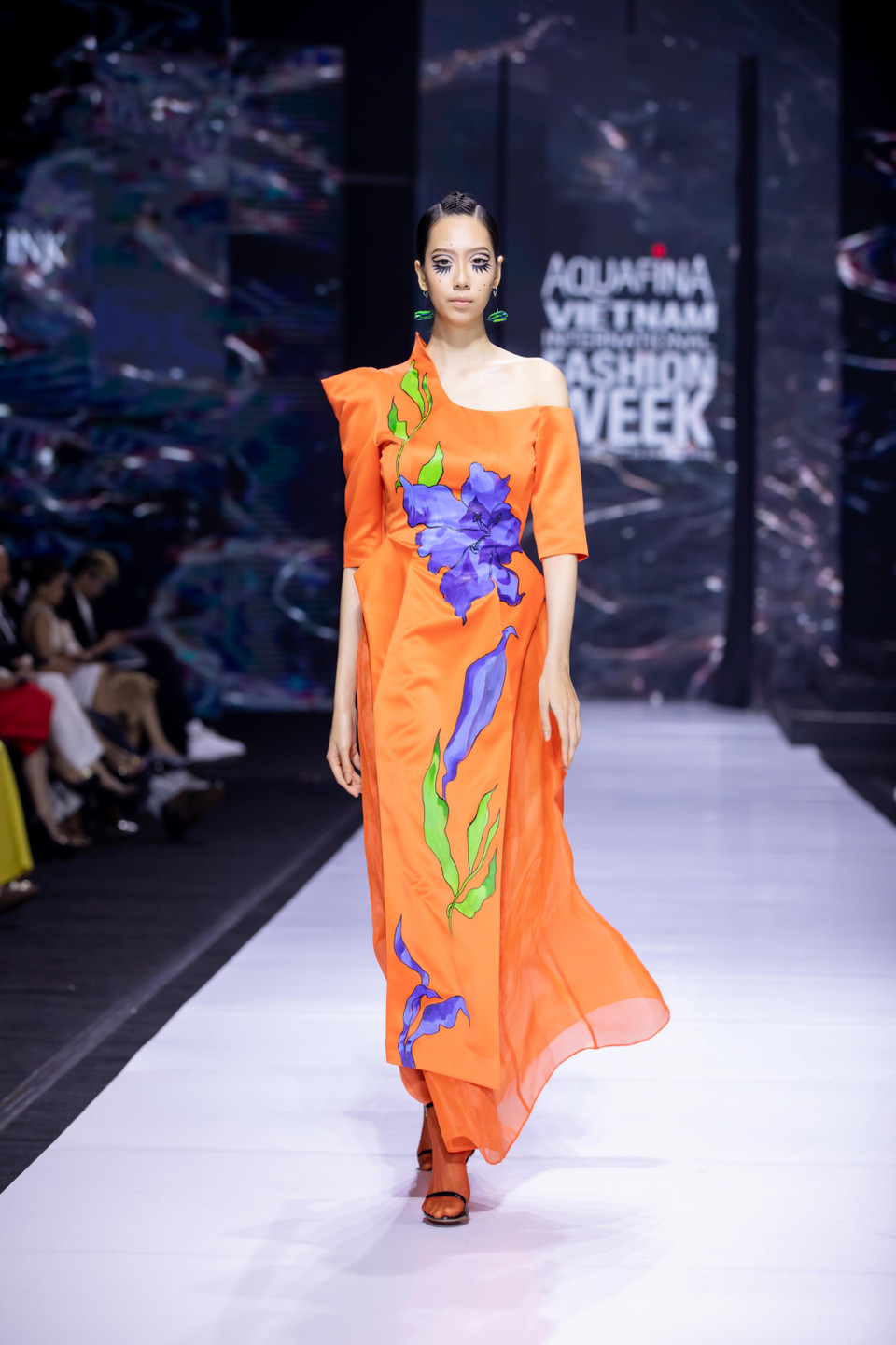 ‘Hidden Gem’ được làm từ vải taffeta, cotton, vải tái chế từ plastic và những mảnh vải vụn thừa ra trong quá trình sản xuất. (Ảnh: CTV/Vietnam+)