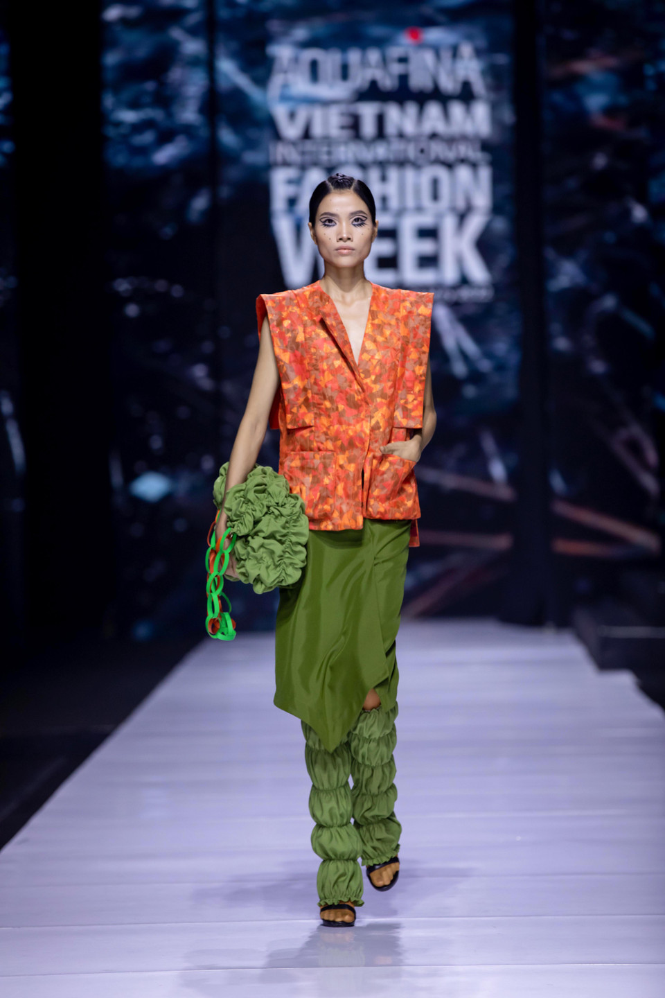 Thiết kế trong bộ sưu tập ‘Hidden Gem’ (Ngọc quý trong đá) của Tiny Ink by Hoàng Quyên. (Ảnh: CTV/Vietnam+)