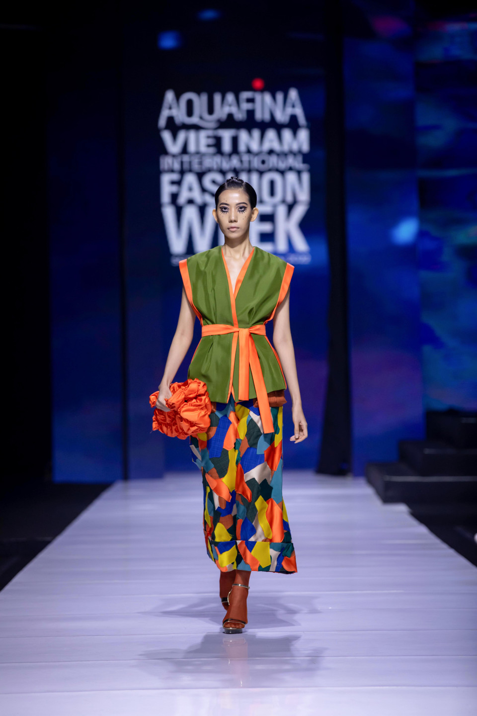 Thiết kế trong bộ sưu tập ‘Hidden Gem’ (Ngọc quý trong đá) của Tiny Ink by Hoàng Quyên. (Ảnh: CTV/Vietnam+)