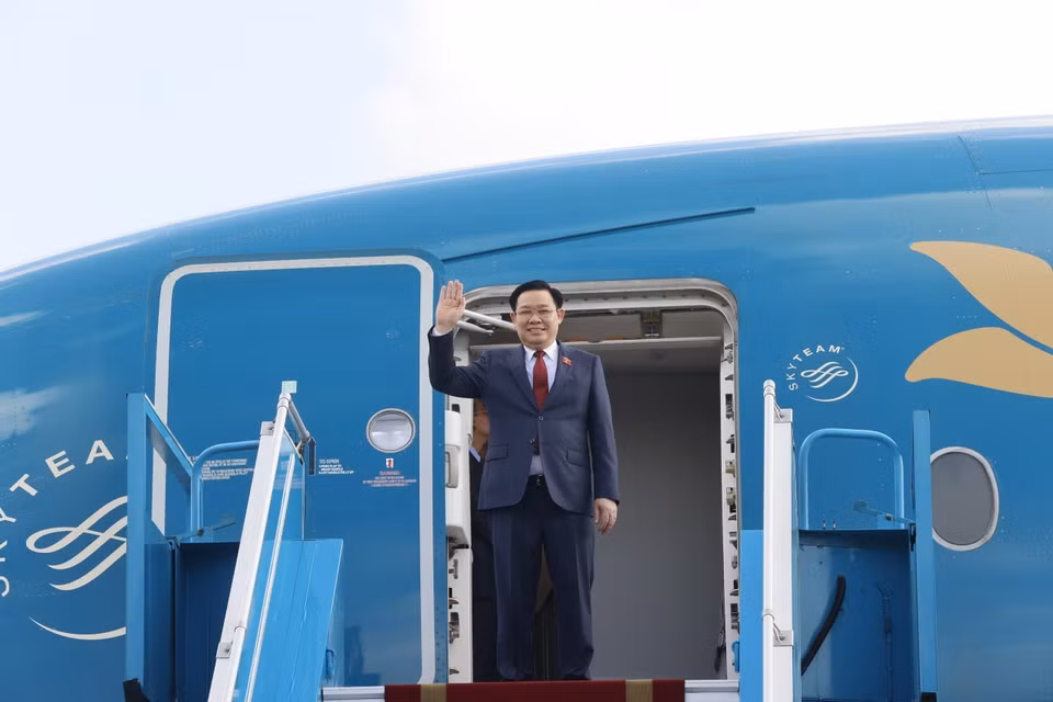 Chủ tịch Quốc hội Vương Đình Huệ rời Hà Nội, lên đường thăm chính thức Bangladesh và Bulgaria. (Ảnh: Doãn Tấn/TTXVN)