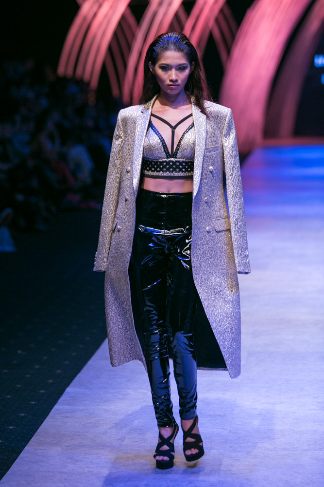 Đây là bộ sưu tập menswear đầu tiên trong sự nghiệp của Lý Giám Tiền. (Ảnh: BTC)