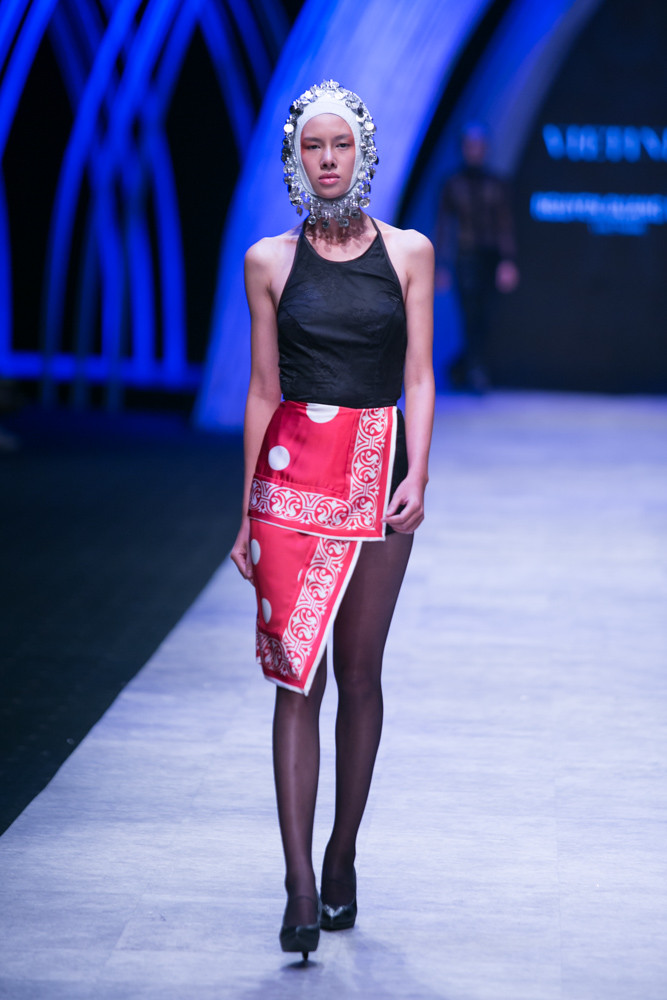 Chất liệu lụa, ren và in kỹ thuật số được Quang Việt tận dụng trong lần ra mắt này. (Ảnh: BTC)