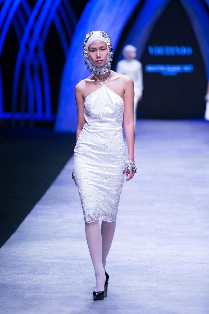 Với tên gọi 'Childhood Dreams,' nhà thiết kế muốn mang đến cho khán phòng những ý niệm về các giấc mơ trong trẻo, ngây thơ của con trẻ. (Ảnh: BTC)