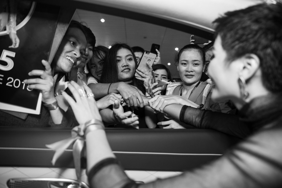 H'Hen Niê như đóa hoa rừng của đại ngàn Tây Nguyên, đã mang hương sắc của mình tỏa khắp 5 châu. (Ảnh: BTC)