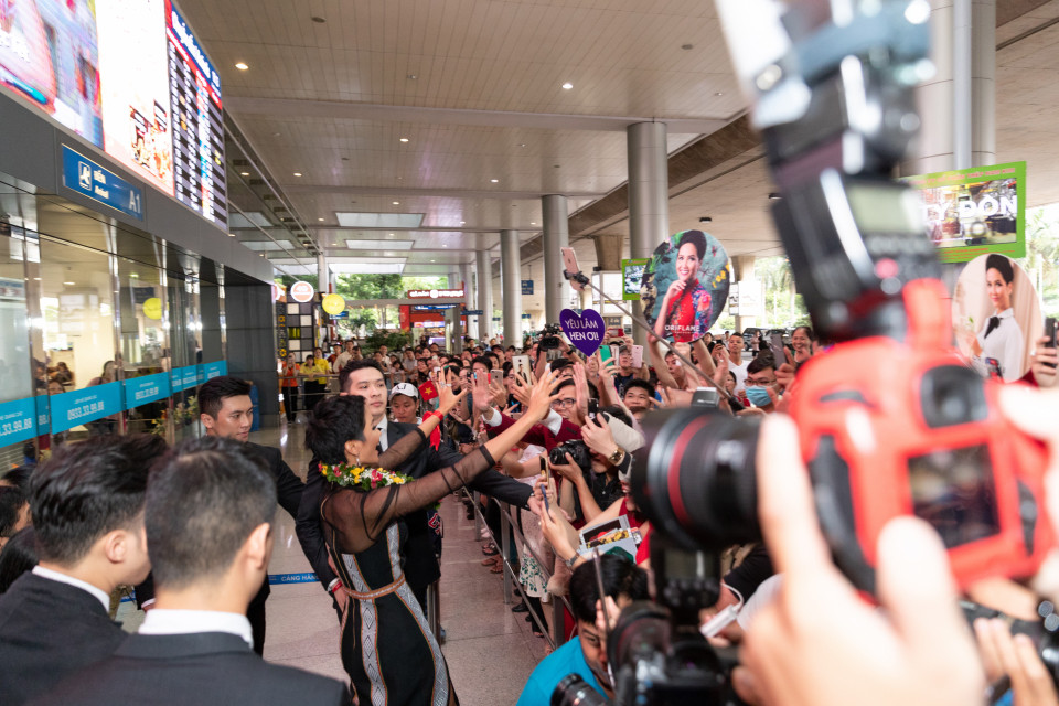 Top 5 Miss Universe 2018, H'Hen Niê vừa trở về Việt Nam sau hơn 2 tuần thi đấu ở Thái Lan. (Ảnh: BTC)