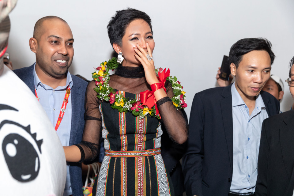 Thì, không xúc động sao được. (Ảnh: BTC)