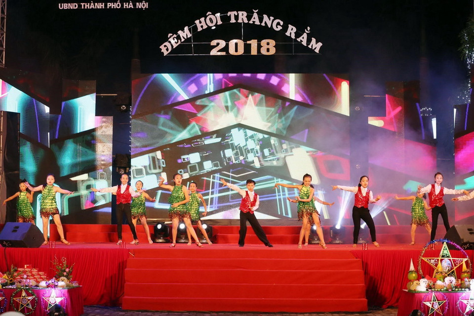 Các tiết mục văn nghệ được biểu diễn tại Chương trình Đêm hội Trăng rằm 2018. (Ảnh: Anh Tuấn/TTXVN)