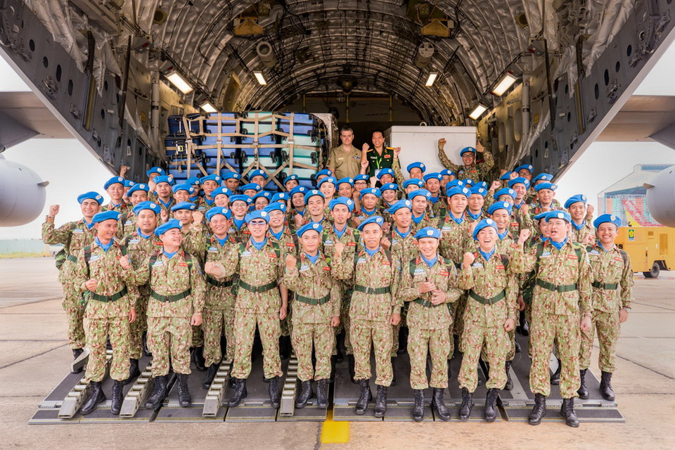 Các quân nhân gìn giữ hòa bình tại lễ xuất quân. 