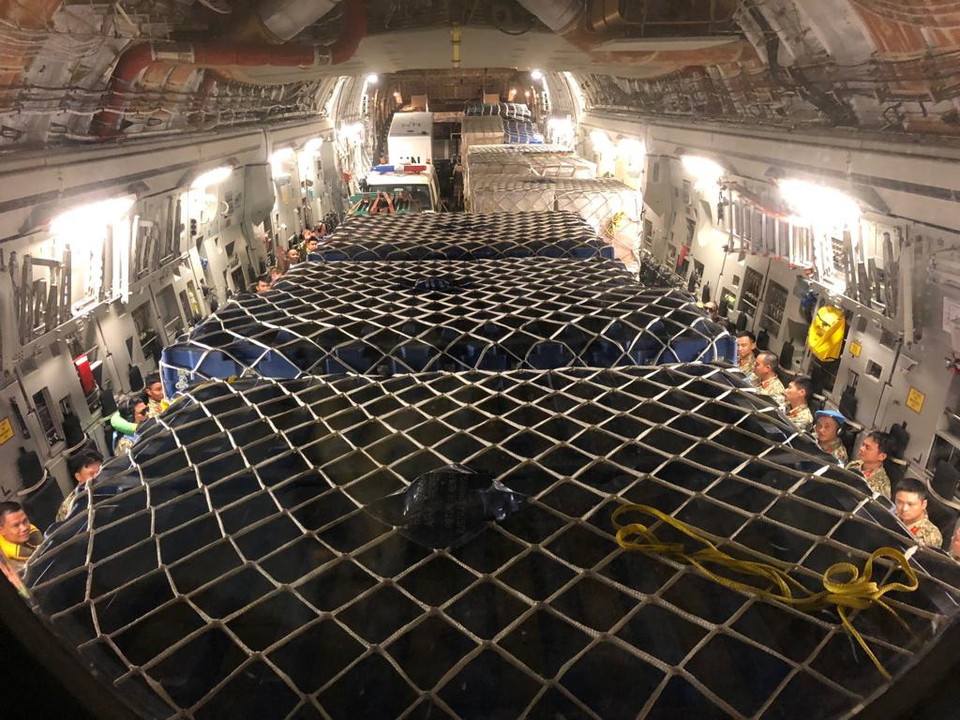 Các quân nhân gìn giữ hòa bình Việt Nam và trang thiết bị trong máy bay C17 trước khi máy bay cất cánh. (Nguồn: Đại sứ quán Australia tại Việt Nam)