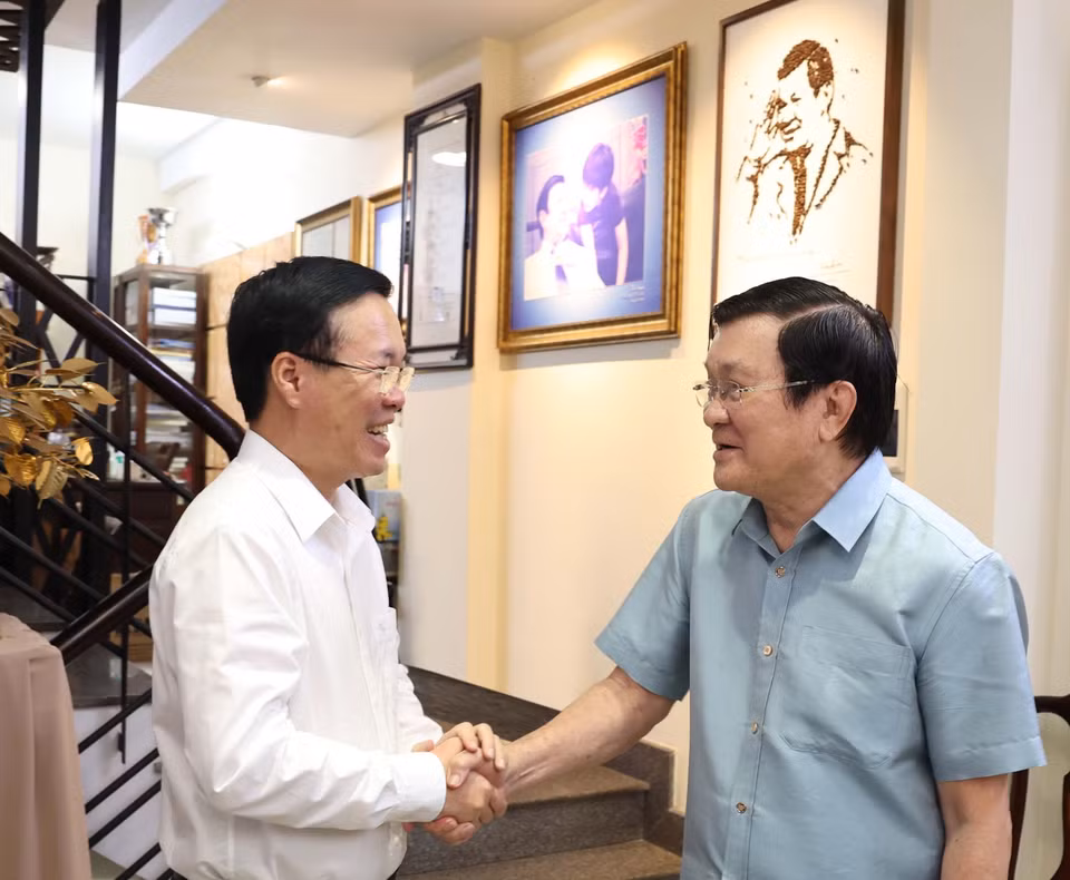 Chủ tịch nước Võ Văn Thưởng đến thăm, chúc Tết nguyên Chủ tịch nước Trương Tấn Sang. (Ảnh: Thống Nhất/TTXVN)