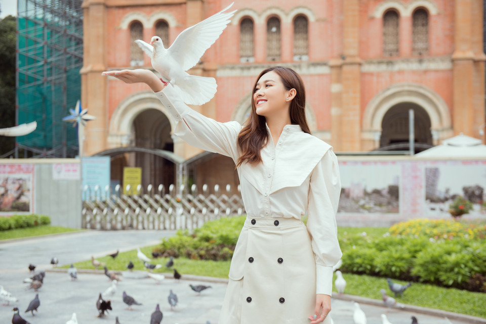 Á hậu Tường San cũng vừa công bố clip tự giới thiệu, thể hiện tinh thần sẵn sàng chinh chiến tại Miss International 2019. Với vai trò là đại diện nhan sắc Việt trên đấu trường quốc tế, Tường San không chỉ giới thiệu về bản thân mà còn thể hiện mình là một nàng Á hậu 'tốt gỗ, tốt cả nước sơn.' (Ảnh: CTV/Vietnam+)