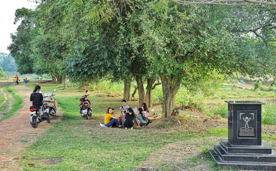 Nơi đây còn là nơi người dân địa phương dừng chân, nghỉ ngơi dưới bóng mát. (Ảnh: Xuân Mai/Vietnam+)