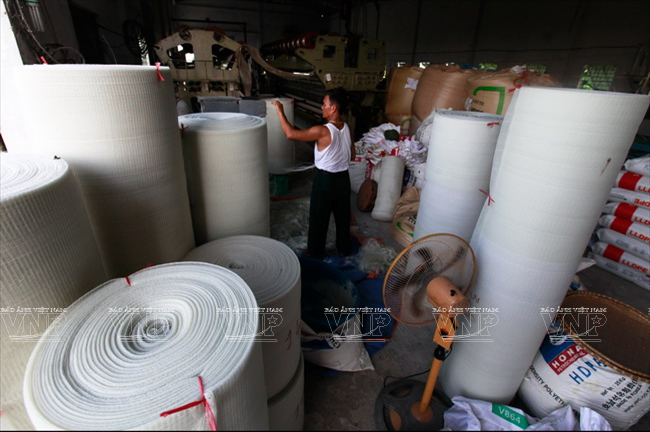 Sản phẩm lưới hoàn chỉnh ở một xưởng sản xuất công nghiệp làng Trần Phú. (Nguồn: Báo ảnh Việt Nam)