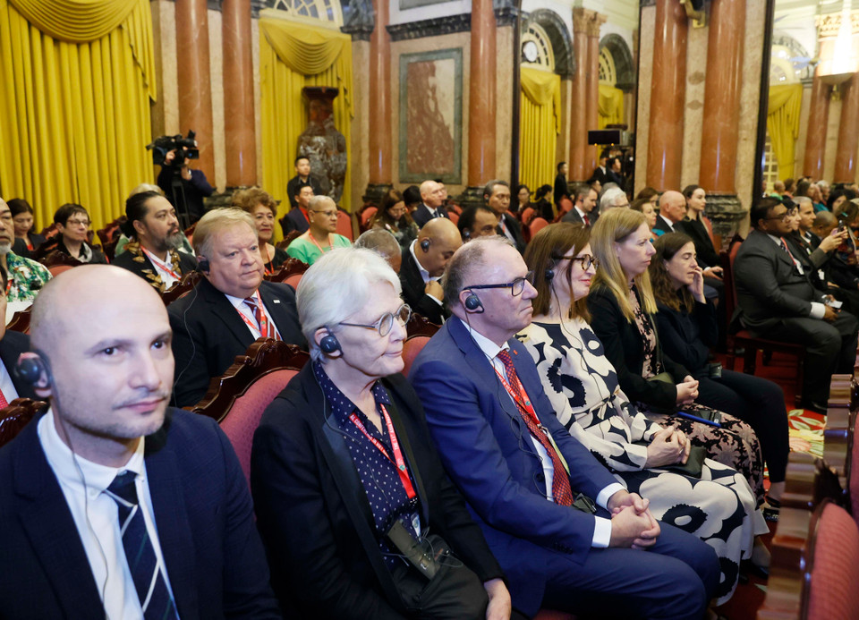 Các đại biểu tham dự Hội nghị Chữ thập Đỏ và Trăng Lưỡi liềm Đỏ khu vực châu Á Thái Bình Dương lần thứ 11 tại buổi gặp mặt. (Ảnh: Thống Nhất/TTXVN)